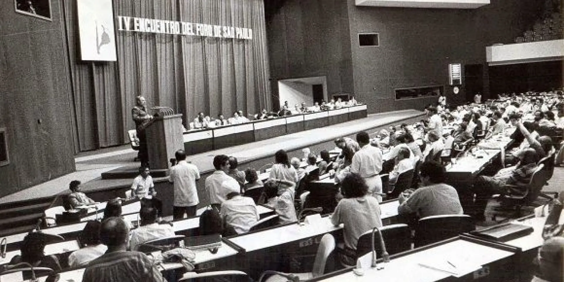 Fidel Castro en la clausura del IV encuentro del Foro de Sao Paulo, La Habana, 24 de julio de 1993. Foto: Juvenal Balán / Sitio Fidel Soldado de las Ideas.
