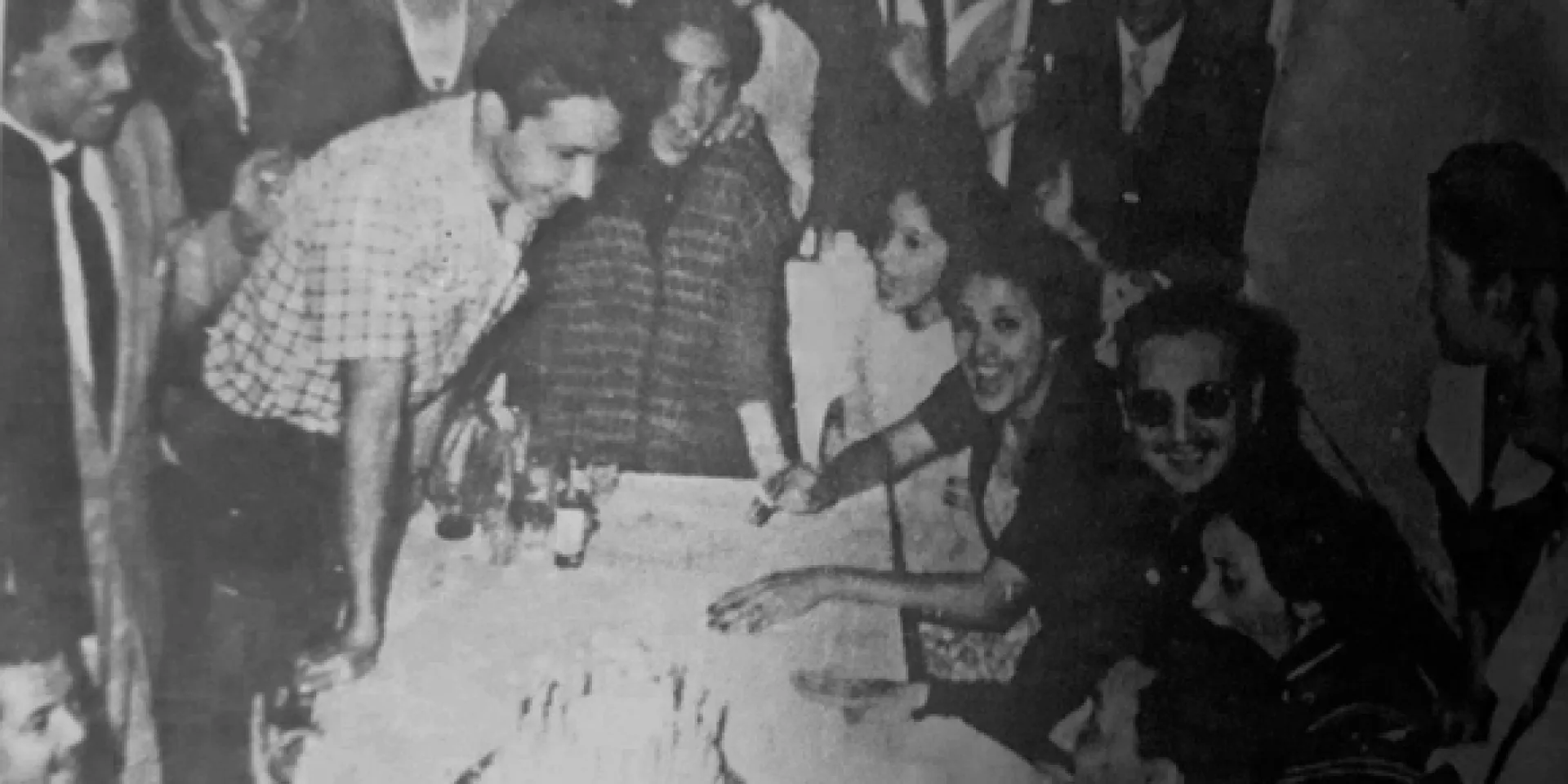 Fotos de aquel momento demuestran la felicidad del joven, a pesar de estar lejos de su familia y en condición de exiliado.