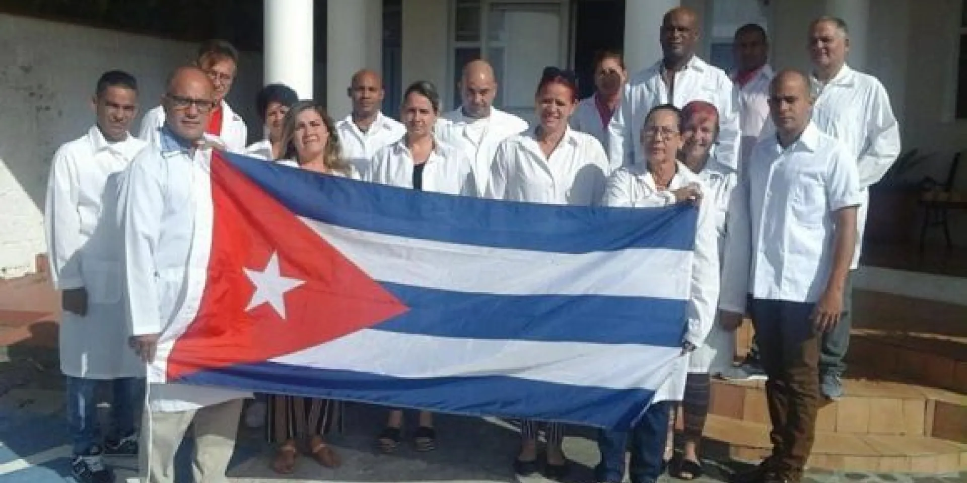 a Brigada Médica “Henry Reeve” en San Vicente y las Granadinas. Foto: CubaMinrex.