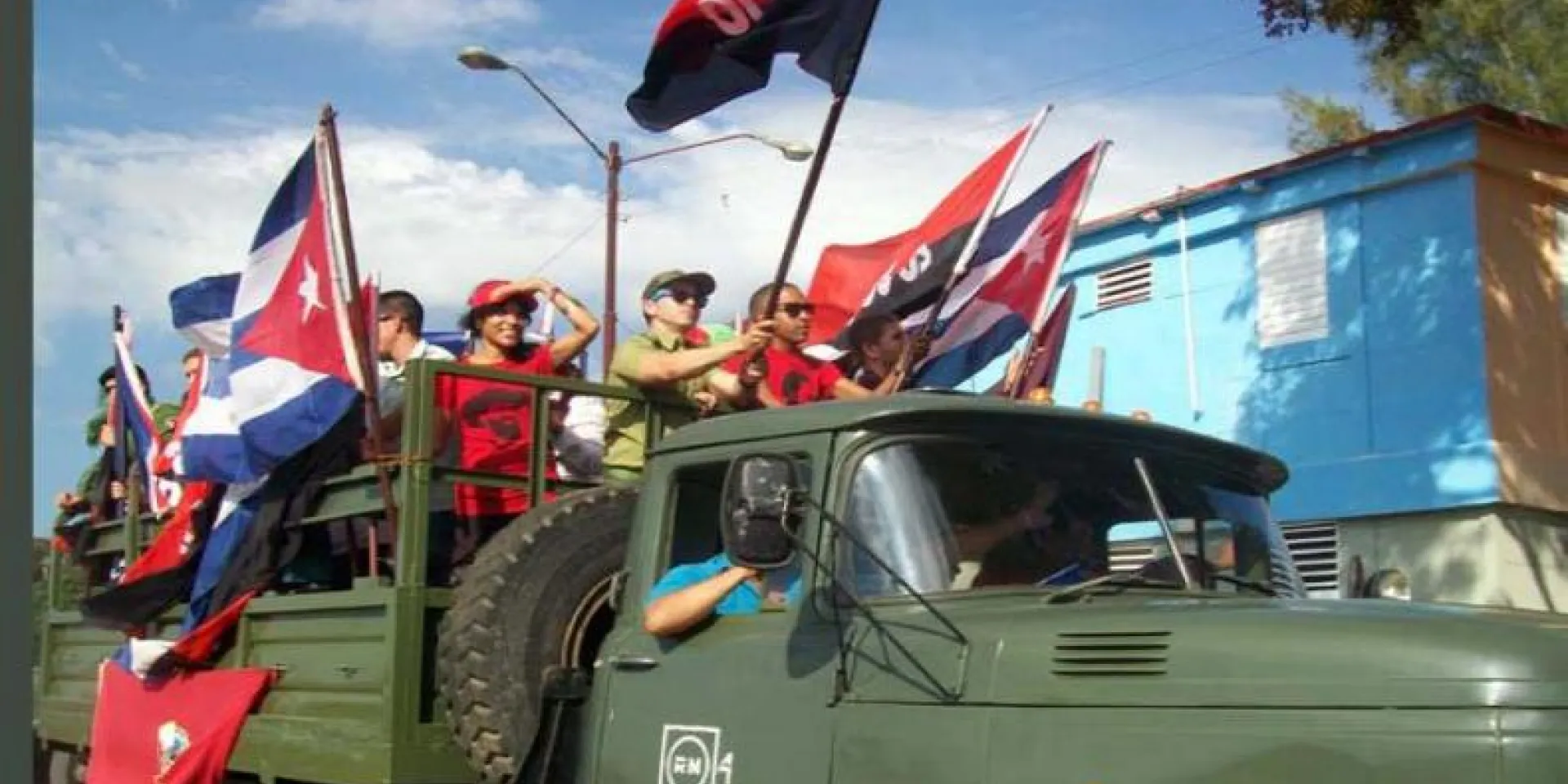 Caravana juvenil hacia el Desembarco del Granma