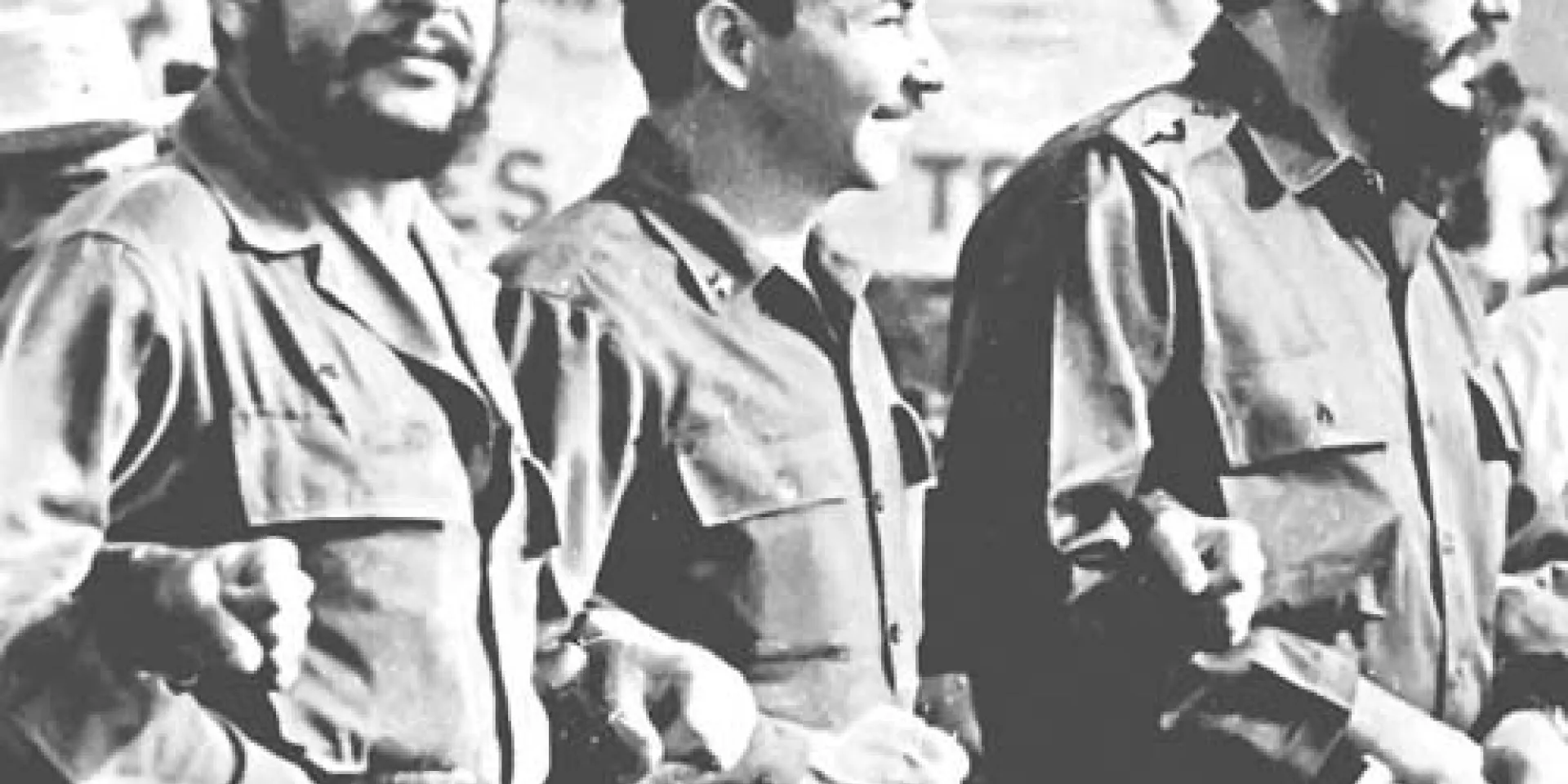 Fidel, Raúl y el Che, junto al pueblo, siempre adelante