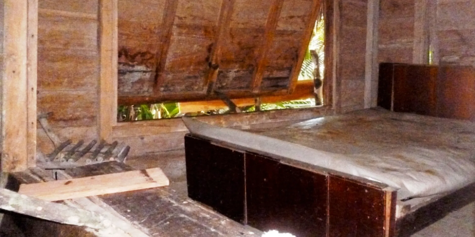La cama obsequida al Comandante en Jefe por el campesino Osvaldo Medina en la habitación principal de la casa. (Aileen Infante Vigil-Escalera / Cubahora)