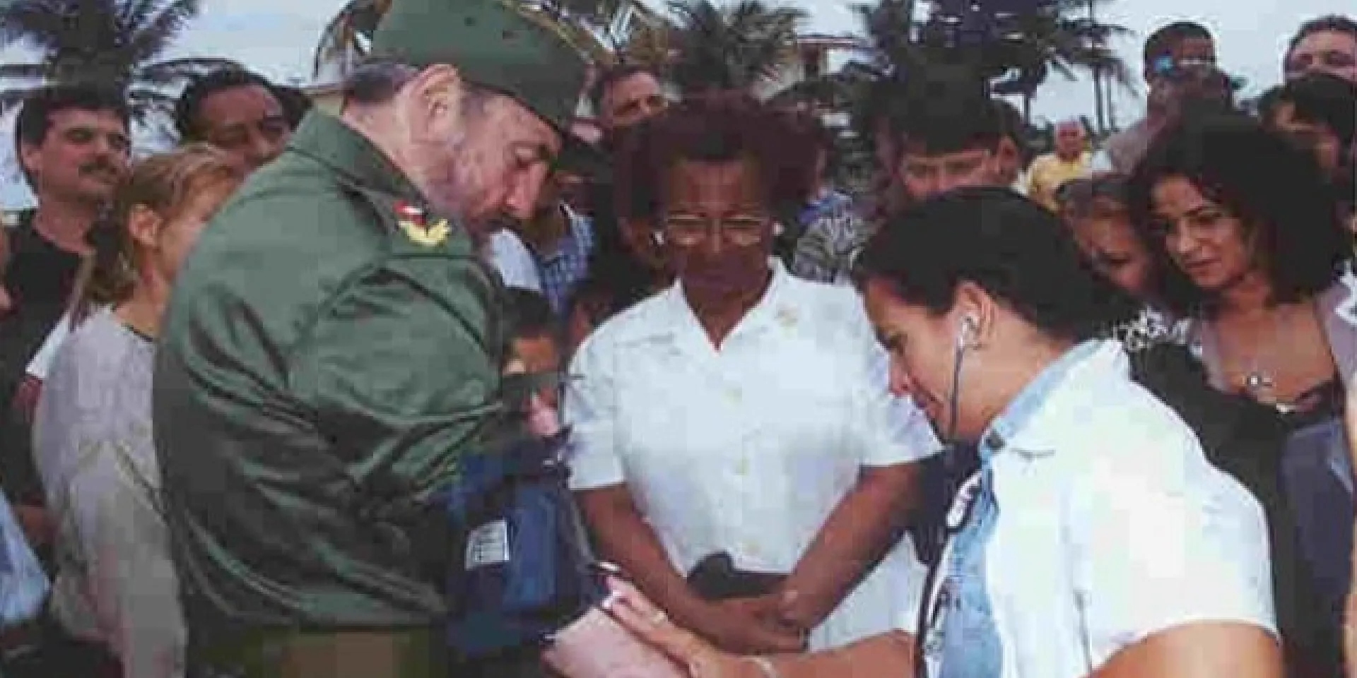 La doctora Liudmila Sampedro guarda esta foto como un tesoro.