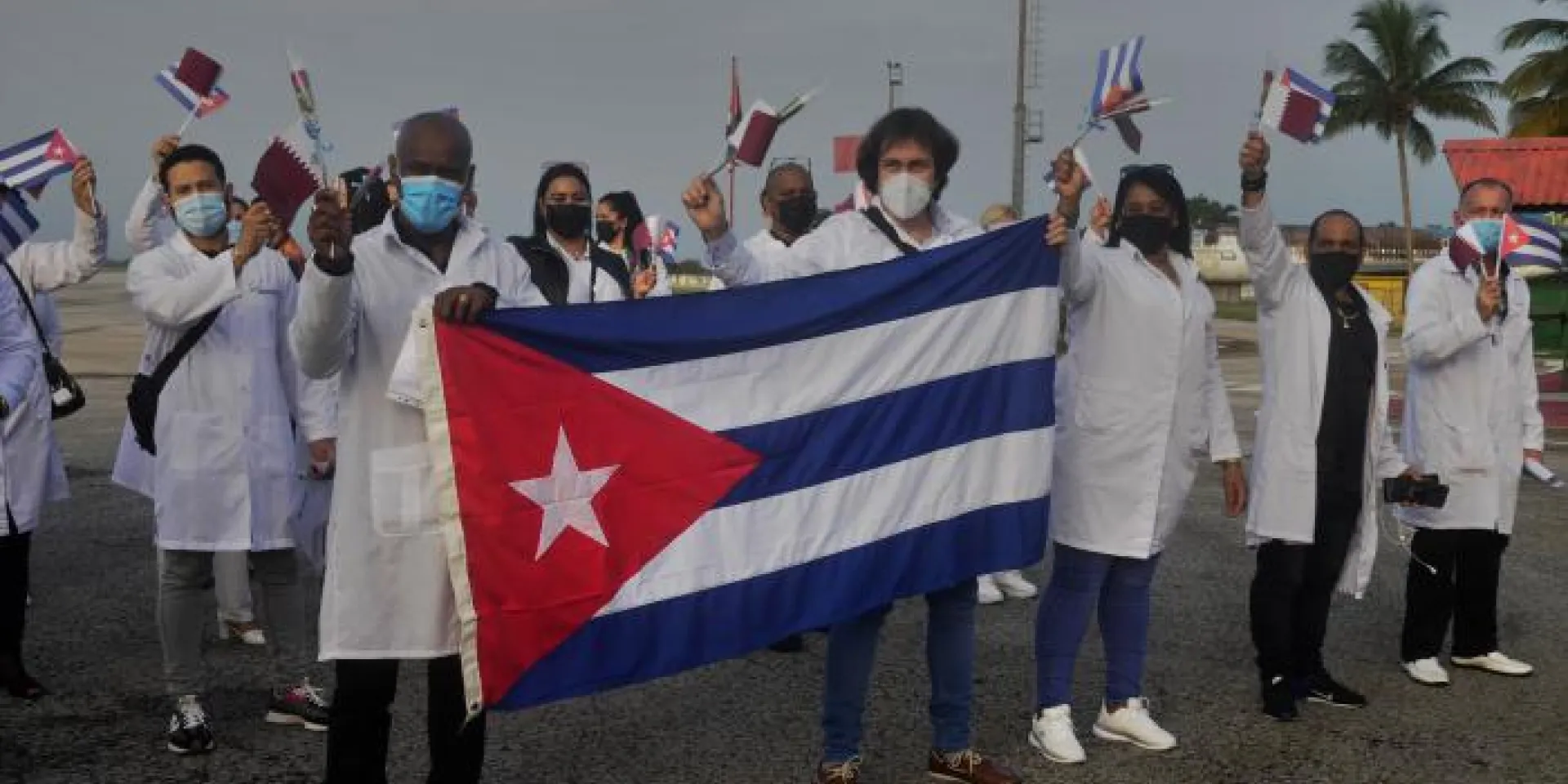 Luego de 16 meses en Qatar asistiendo ante la emergencia sanitaria generada por la COVID-19, regresaron 346 miembros del contingente Henry Reeve. Foto: Endrys Correa Vaillant
