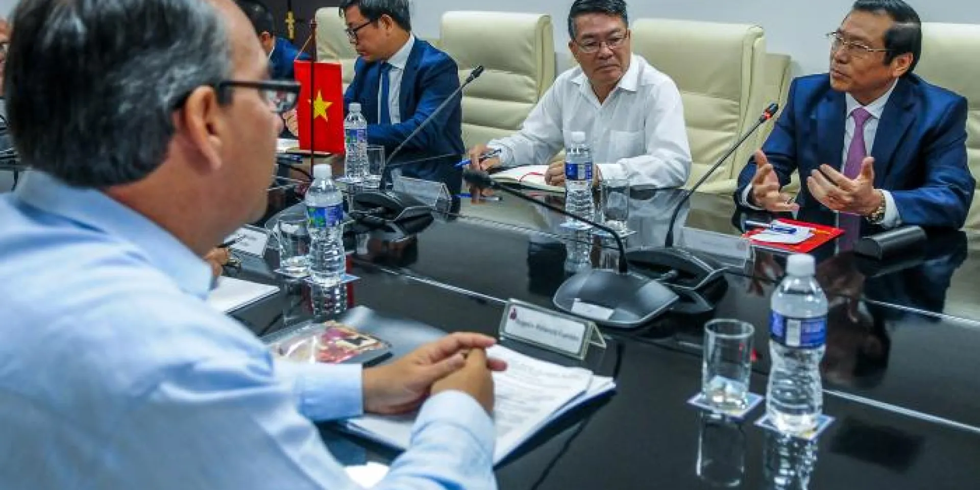 Dirigentes de los Partidos Comunistas de Cuba y Vietnam, elogiaron las excelentes relaciones de amistad y hermandad entre los dos países. Foto: José Manuel Correa