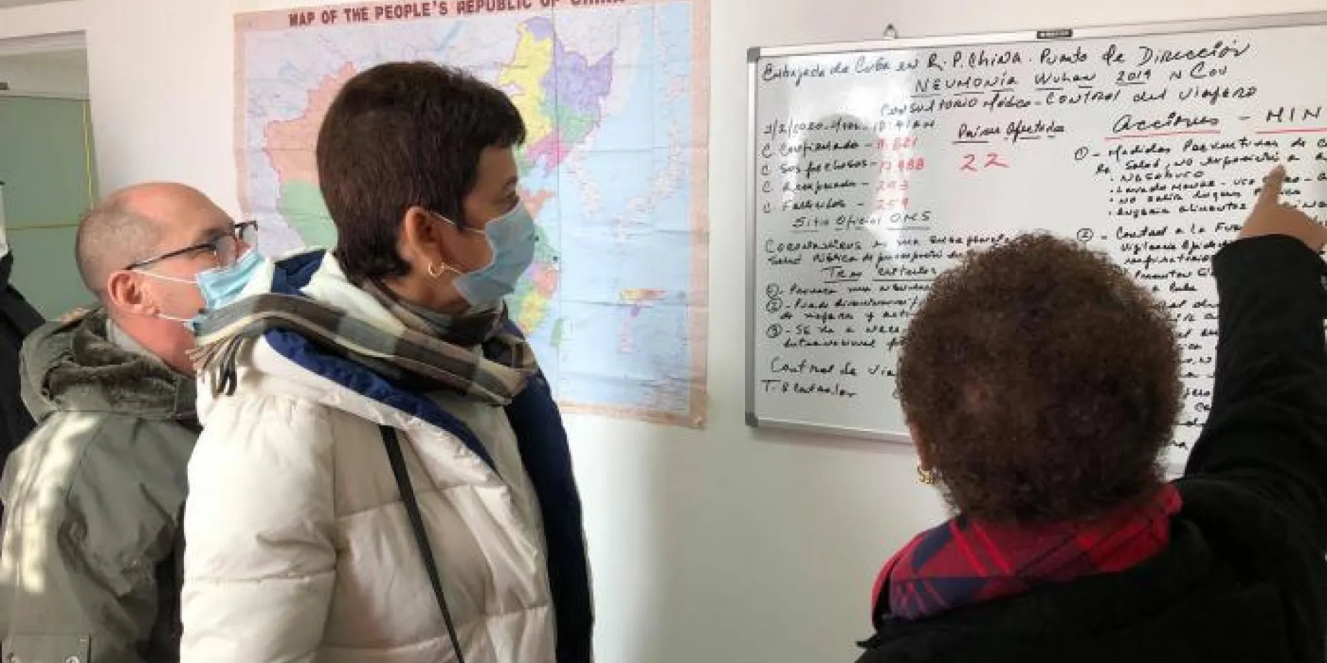 Zwei kubanische Ärzte kamen in China an, um den in der kubanischen Botschaft eingerichteten medizinischen Posten zu verstärken. Twitter der Präsidentschaft entnommen