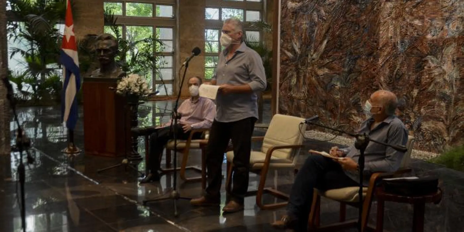 La batalla cultural y simbólica estuvo en el intercambio del Presidente con profesionales de los medios de comunicación. Foto: Estudios Revolución