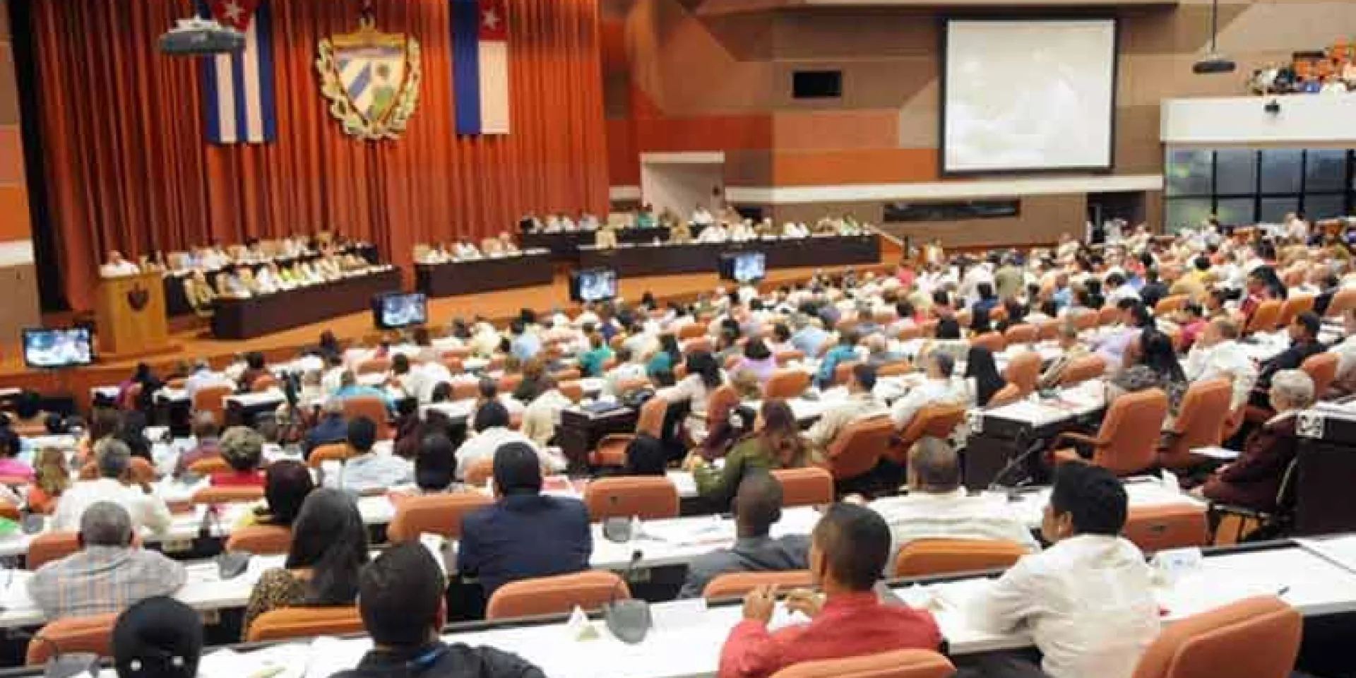 Parlamento Cubano reunido en la Asamblea Nacional