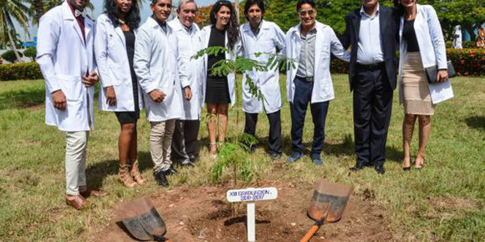 Acto por la décimo tercera graduación de la ELAM, en La Habana, el 21 de julio de 2017