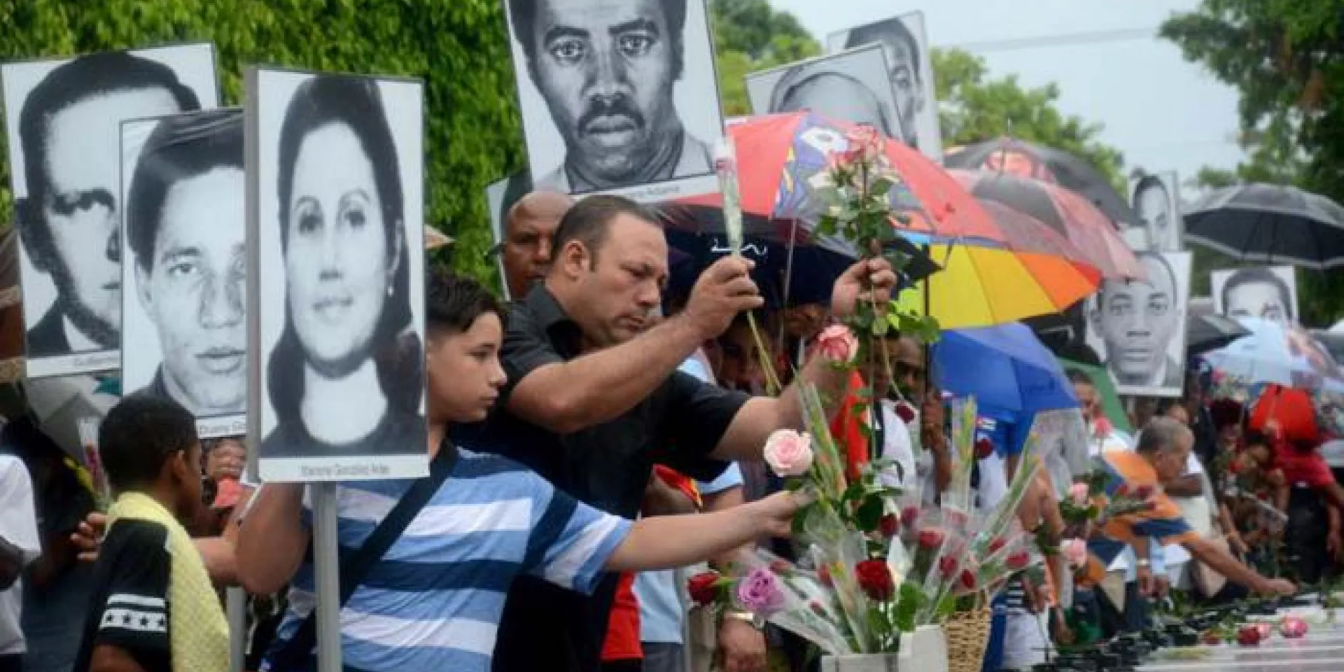 Familienangehörige und Freunde der Opfer des Attentats von Barbados gedenken ihrer auf dem Friedhof Colón der Hauptstadt Photo: Ricardo López Hevia