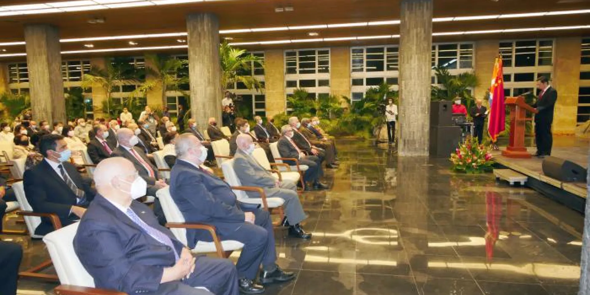 Raúl e Díaz-Canel presiedono la cerimonia per il 60º anniversario delle relazioni tra Cuba e la Cina. Photo: Estudios Revolución