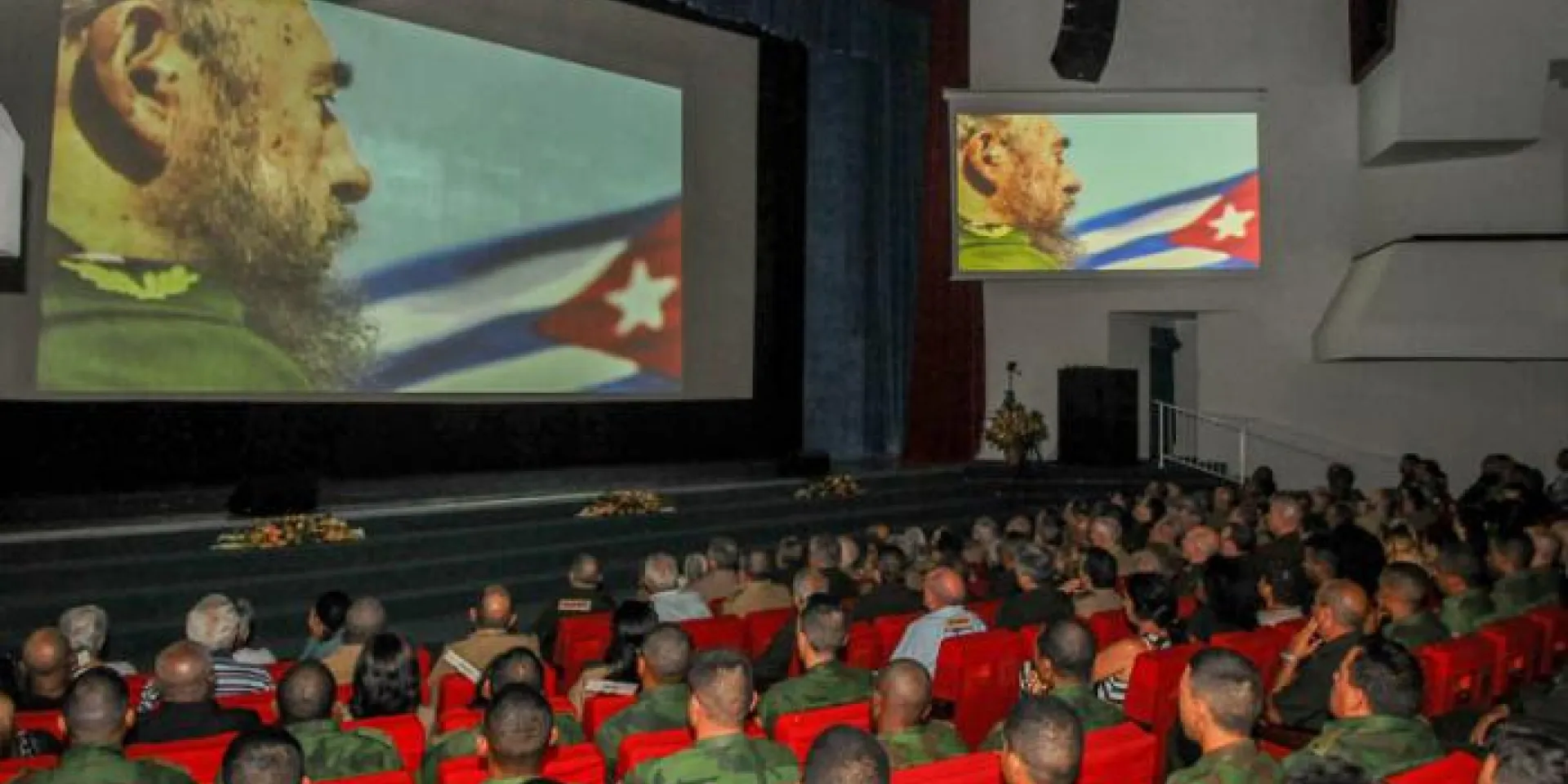 Velada político-cultural por el primer aniversario de la desaparición física del Comandante en Jefe, Fidel Castro Ruz. Foto: Jose M. Correa