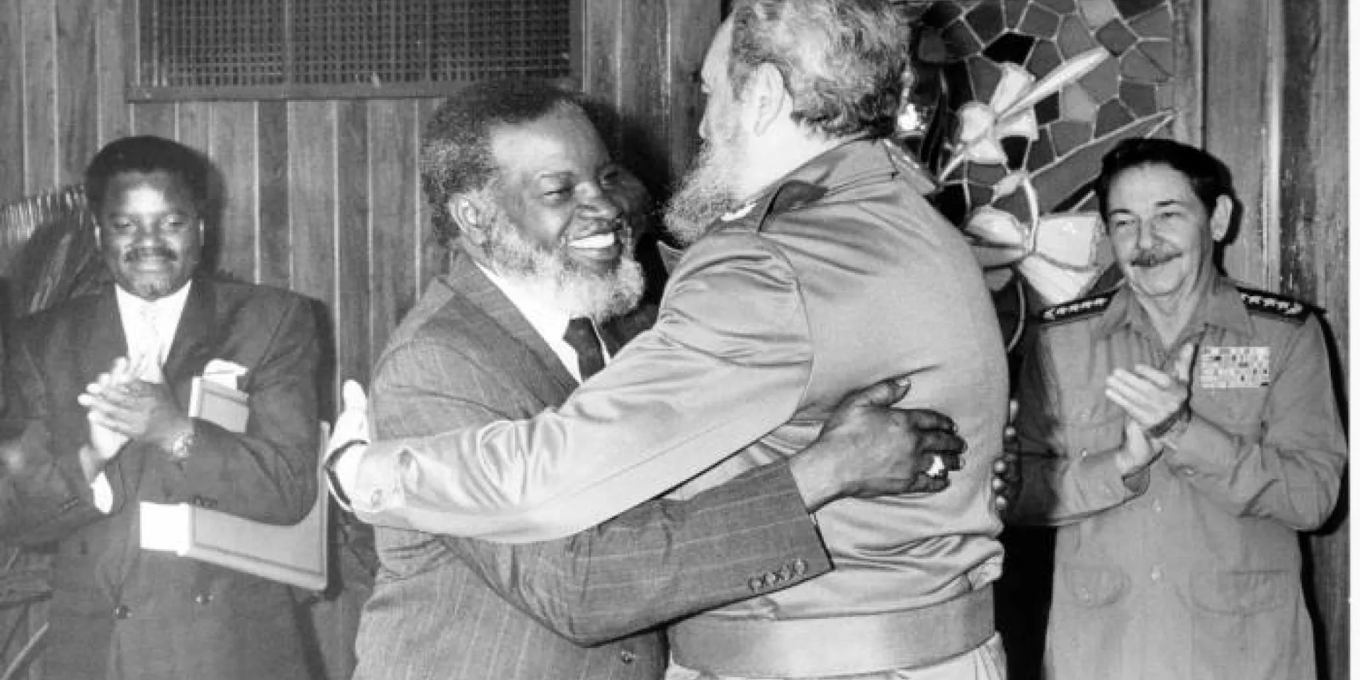 Fidel, Raúl y San Nujoma, en la firma de protocolo entre Cuba y Namibia el 6 de marzo de 1991. Foto: Orlando Cardona