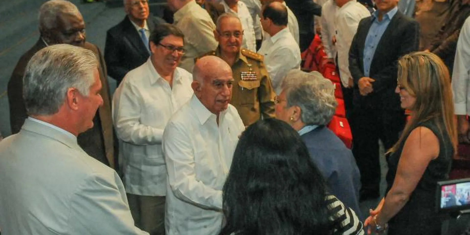 El Presidente cubano, junto al Segundo Secretario del Partido y otros miembros del Buró Político del país, encabezó el acto por el aniversario 60 del Minrex. Foto: José Manuel Correa