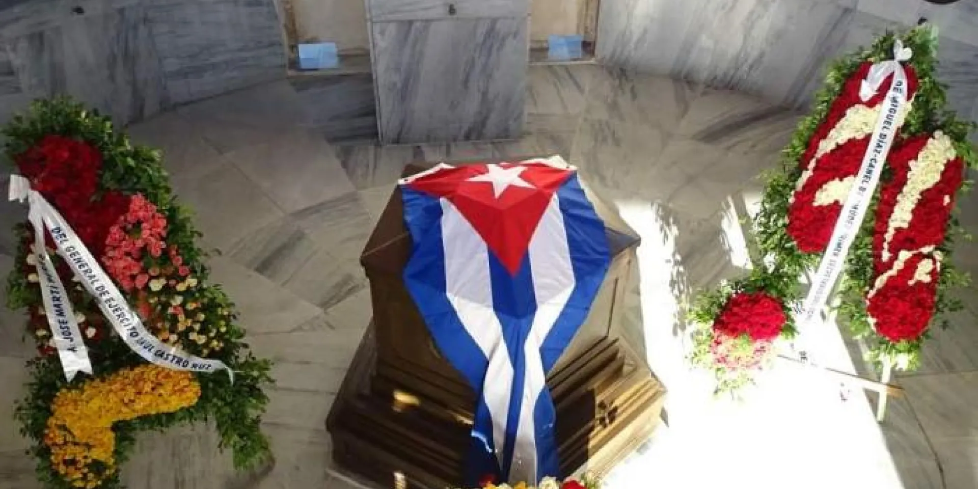 En Santa Ifigenia se rindió especial tributo al Apóstol de Cuba. Foto: Eduardo Palomares
