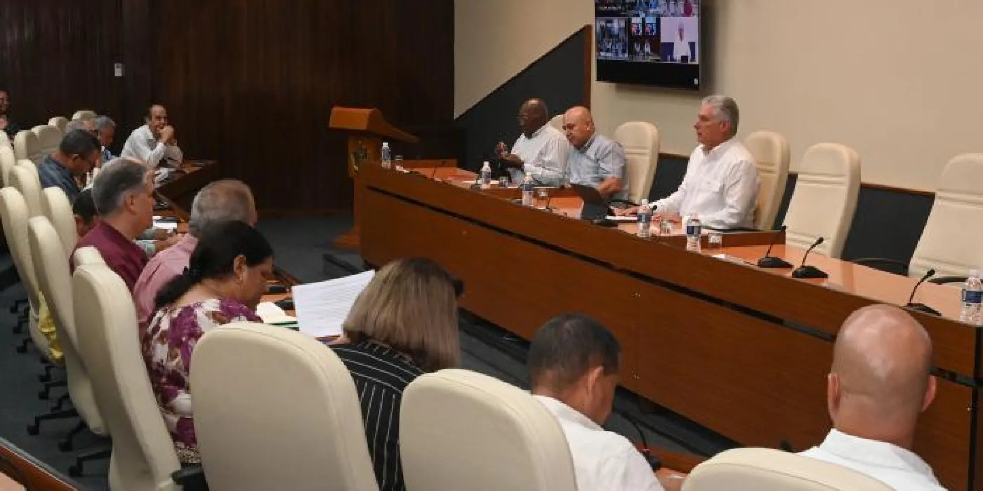 El Jefe de Estado habló de chequear cada recurso que se entregue para rehabilitar viviendas, y de conocer el verdadero impacto de cada decisión. Foto: Estudios Revolución