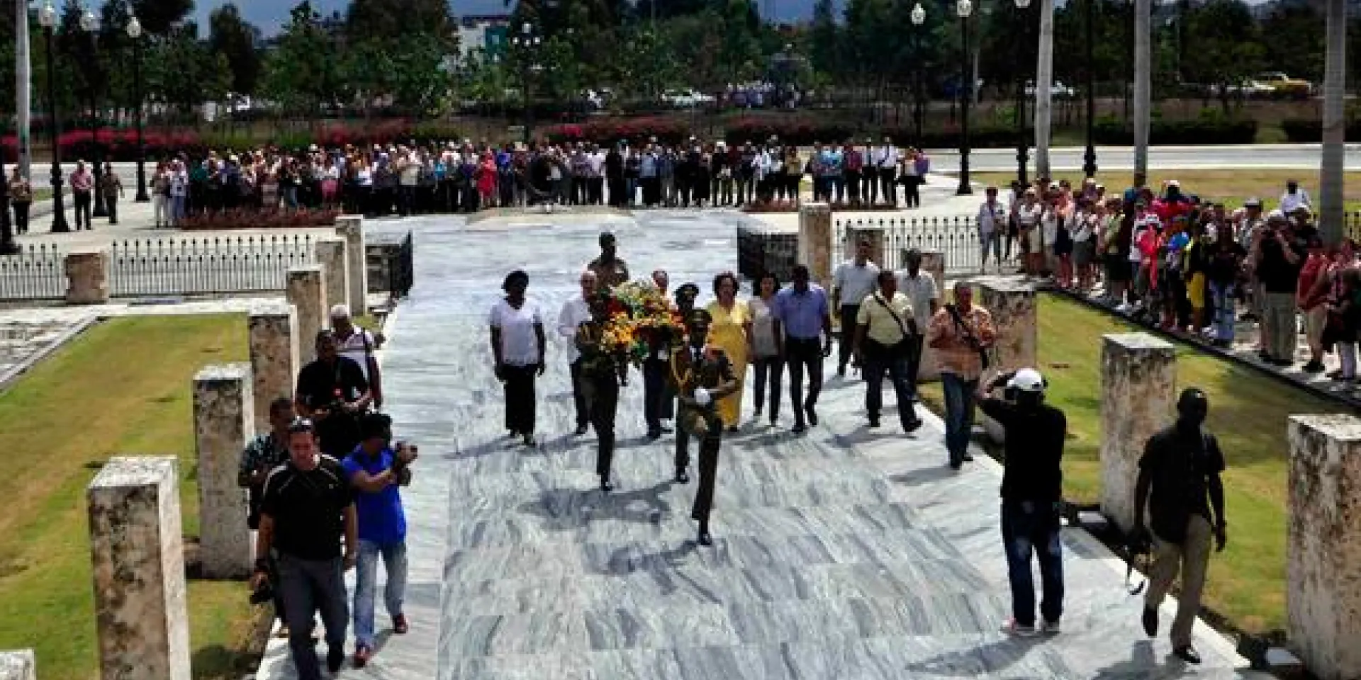 Periodistas cubanos rinden homenaje a Fidel y a Martí