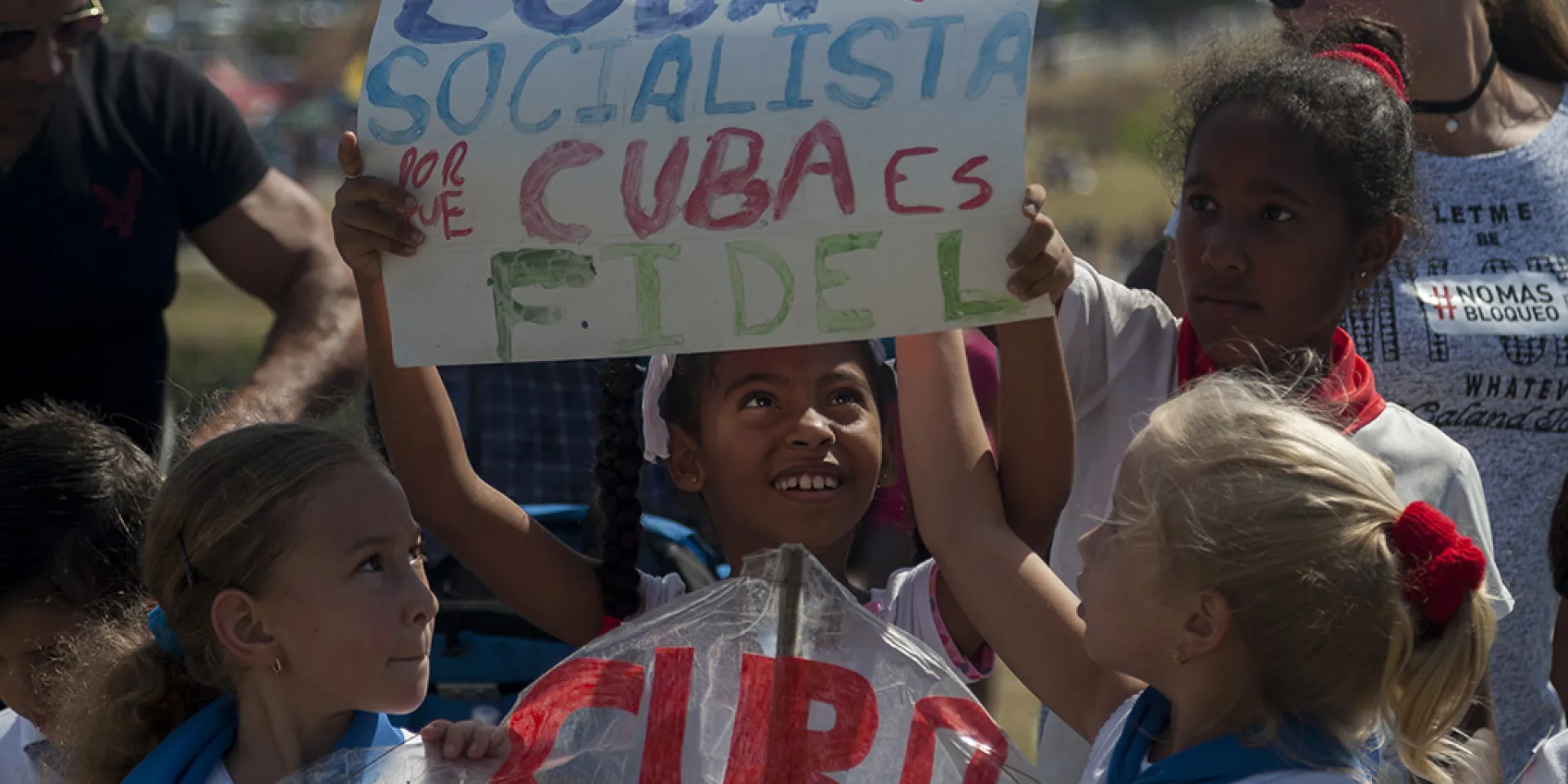 Arasay junto a sus compañeros de la escuela Urselia Díaz
