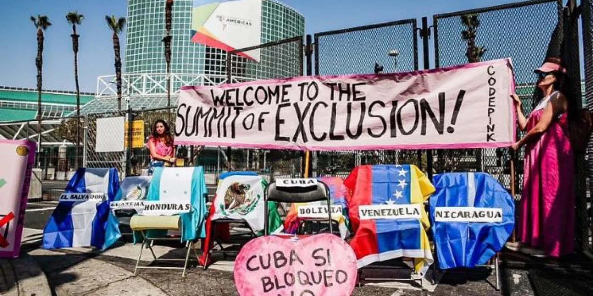 La denuncia a los efectos del criminal bloqueo económico, comercial y financiero impuesto por EE. UU. en el desarrollo social de Cuba estuvo presente en la Cumbre de los Pueblos. Foto: @peoplessummit22