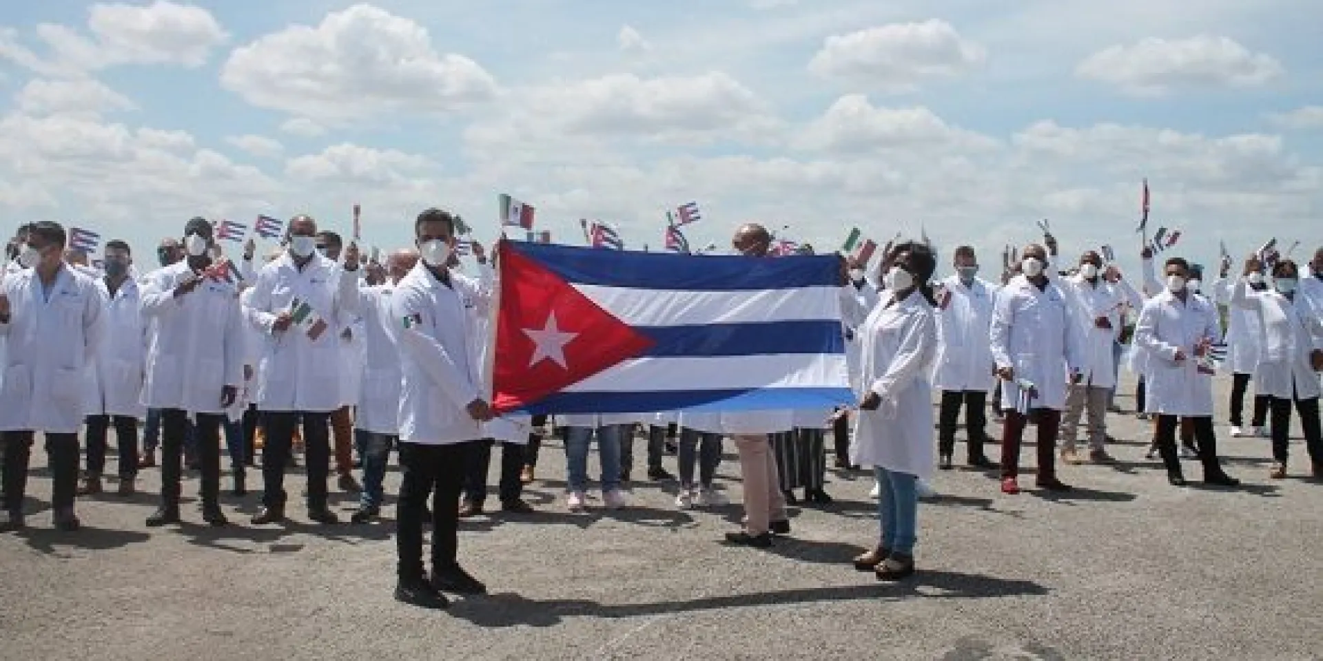 Brigada médica cubana regresa de México