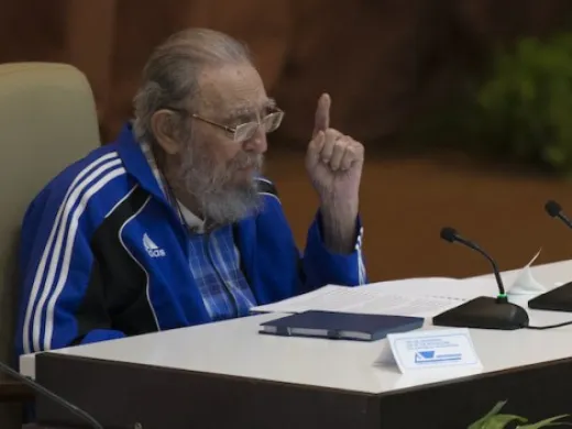 Fidel Castro pronuncia discurso en la clausura del VII Congreso del PCC