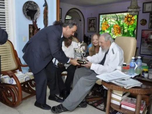 Fidel Castro y el Príncipe Ahmad Al-Fahad Al-Sabah, Presidente de la Asociación de Comités Olímpicos Nacionales (ACNO)