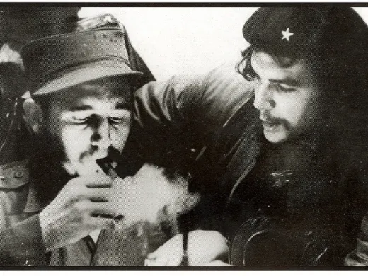 Fidel Castro junto al Che en 1959