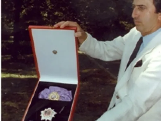 Condecorado con la Orden Gran Estrella de Yugoslavia y la Placa Dorada de la ciudad de Belgrado