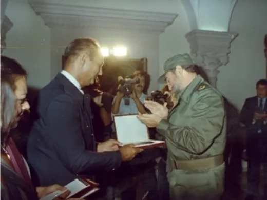 Condecorado con la Orden Gran Estrella de Yugoslavia y la Placa Dorada de la ciudad de Belgrado