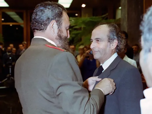 Impone la Orden “Félix Varela” de Primer Grado a Pablo González Casanova en La Habana