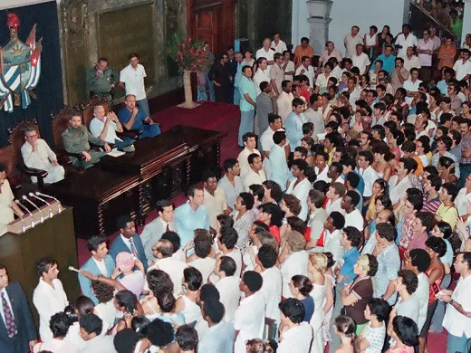 Acompaña al reverendo Jesse Jackson en una visita a la Universidad de La Habana