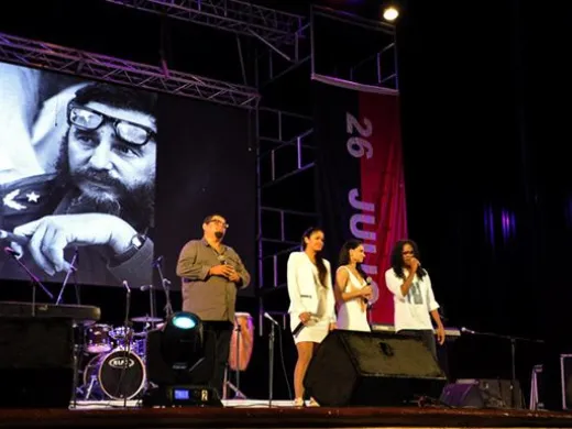 Artistas cubanos rinden tributo al Comandante en Jefe Fidel Castro Ruz Artistas cubanos rinden tributo al Comandante en Jefe Fidel Castro Ruz