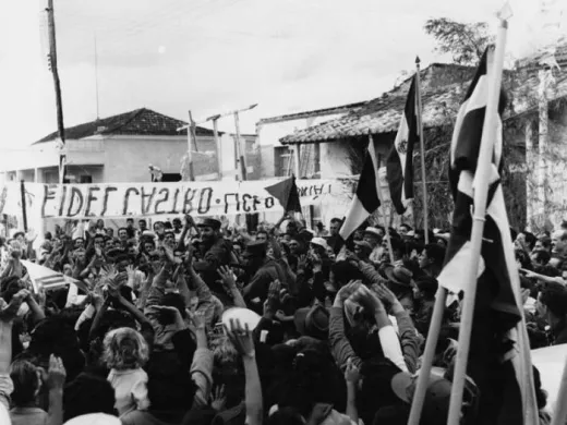 Vecinos de Punta Brava aclaman a Fidel al paso de la Caravana de la Libertad en Pinar del Río.