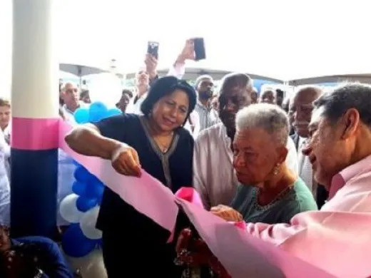 La embajadora cubana en la nación, Vilma Reyes Valdespino, destacó que la apertura de este centro consuma un sueño del Comandante en Jefe Fidel Castro. Foto: Cubaminrex. La embajadora cubana en la nación, Vilma Reyes Valdespino, destacó que la apertura de este centro consuma un sueño del Comandante en Jefe Fidel Castro. Foto: Cubaminrex.