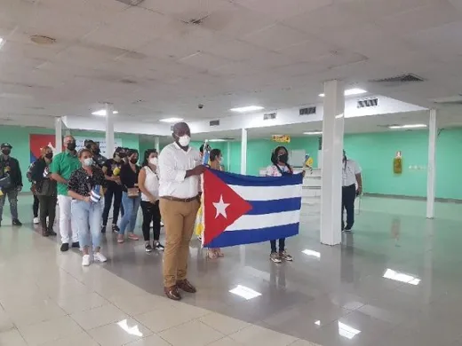 Regresaron a Cuba miembros de la brigada médica que colaboraba en San Vicente y las Granadinas. Foto: MINSAP Regresaron a Cuba miembros de la brigada médica que colaboraba en San Vicente y las Granadinas. Foto: MINSAP