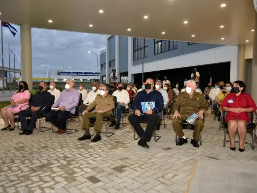 CIGB Mariel S.A. es fruto de una inversión diseñada por tecnólogos e ingenieros de la Isla, financiada con capital 100 % cubano, cumpliendo instrucciones del General de Ejército. Foto: Estudios Revolución CIGB Mariel S.A. es fruto de una inversión diseñada por tecnólogos e ingenieros de la Isla, financiada con capital 100 % cubano, cumpliendo instrucciones del General de Ejército. Foto: Estudios Revolución
