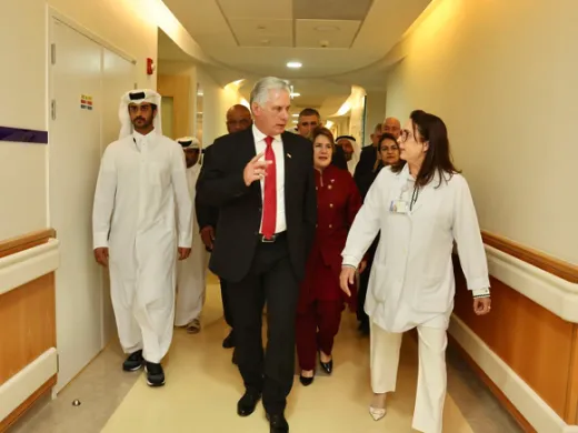 Este domingo en la tarde (hora local), el primer secretario del Comité Central del Partido Comunista y presidente de la República de Cuba, Miguel Díaz-Canel Bermúdez, visitó el “Hospital de los cubanos” -enclavado en Dukhan. Foto: Estudios Revolución. Este domingo en la tarde (hora local), el primer secretario del Comité Central del Partido Comunista y presidente de la República de Cuba, Miguel Díaz-Canel Bermúdez, visitó el “Hospital de los cubanos” -enclavado en Dukhan. Foto: Estudios Revolución.