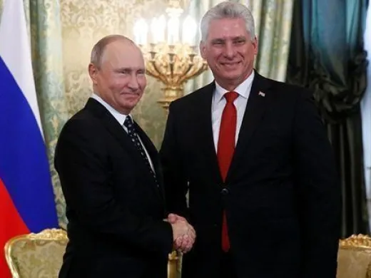 El presidente ruso, Vladímir Putin, recibe a su homólogo cubano, Miguel Díaz-Canel, en el Kremlin de Moscú. Foto: Reuters.