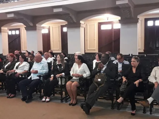 La Viceministra Primera de Educación Superior, exhortó a los laureados a incrementar la investigación y la innovación en favor del desarrollo La Viceministra Primera de Educación Superior, exhortó a los laureados a incrementar la investigación y la innovación en favor del desarrollo