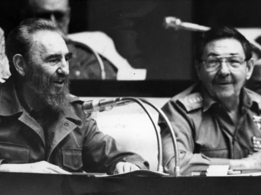 Fidel Castro und Raúl Castro in der Nationalversammlung der Volksmachten 1998, IV. Legislaturperiode. Photo: Juvenal Balán