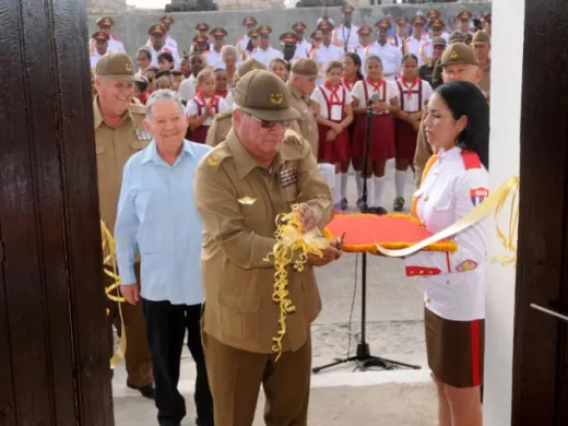 General de cuerpo de Ejército Álvaro López Miera, viceministro de las FAR, jefe del estado mayor general inauguró la exposicion fotográfica