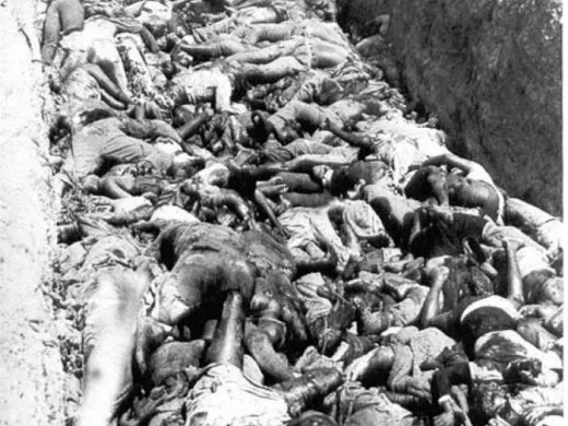 La prensa internacional tuvo acceso a las fosas comunes donde fueron enterrados los cientos de víctimas civiles de Cassinga. Foto: Archivo Granma