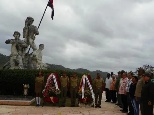 Las máximas autoridades de la provincia y pobladores del Tercer Frente asistieron a la conmemoración. Las máximas autoridades de la provincia y pobladores del Tercer Frente asistieron a la conmemoración.