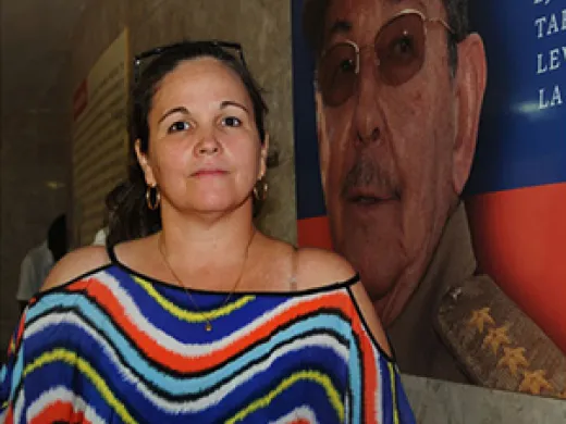 Madre de niño ingresado en el Instituto de Oncología y Radiología del Hospital Manuel Fajardo. Foto: Prensa Latina. Madre de niño ingresado en el Instituto de Oncología y Radiología del Hospital Manuel Fajardo. Foto: Prensa Latina.