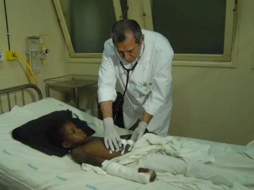 Páginas de heroicidad escriben los médicos cubanos en todo el mundo. Foto: Yudy Castro Morales Páginas de heroicidad escriben los médicos cubanos en todo el mundo. Foto: Yudy Castro Morales