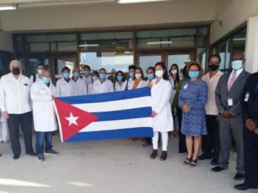 Llega a Barbados segundo grupo de especialistas cubanos. Foto: Cubaminrex Llega a Barbados segundo grupo de especialistas cubanos. Foto: Cubaminrex