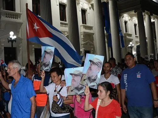 Peregrinación por las principales calles de la ciudad del Che y Marta Abreu, en Santa Clara, hasta el Complejo Escultórico Ernesto Che Guevara, para rendir homenaje al Comandante en Jefe Fidel Castro. Foto: Arelys María Echevarría/ ACN.