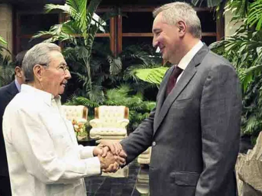 Raúl Castro y vicepresidente del gobierno de la Federación de Rusia, Dimitri O. Rogozin Raúl Castro y vicepresidente del gobierno de la Federación de Rusia, Dimitri O. Rogozin