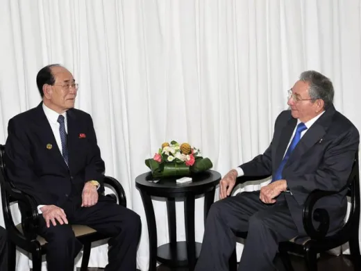 Der Armeegeneral und der Genosse Kim Yong Nam betrachteten ihr Treffen als Beweis für die historischen und brüderlichen Freundschaftsbeziehungen, die zwischen beiden Nationen herrschen Photo: Estudio Revolución