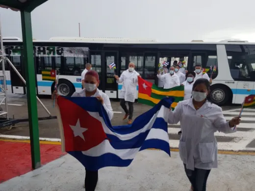 La brigada del contingente Henry Reeve que prestó servicios en el Centro Hospitalario Regional Lomé Commune, en Togo, regresó hoy a Cuba. Foto: @yoanduar87/Twitter. La brigada del contingente Henry Reeve que prestó servicios en el Centro Hospitalario Regional Lomé Commune, en Togo, regresó hoy a Cuba. Foto: @yoanduar87/Twitter.